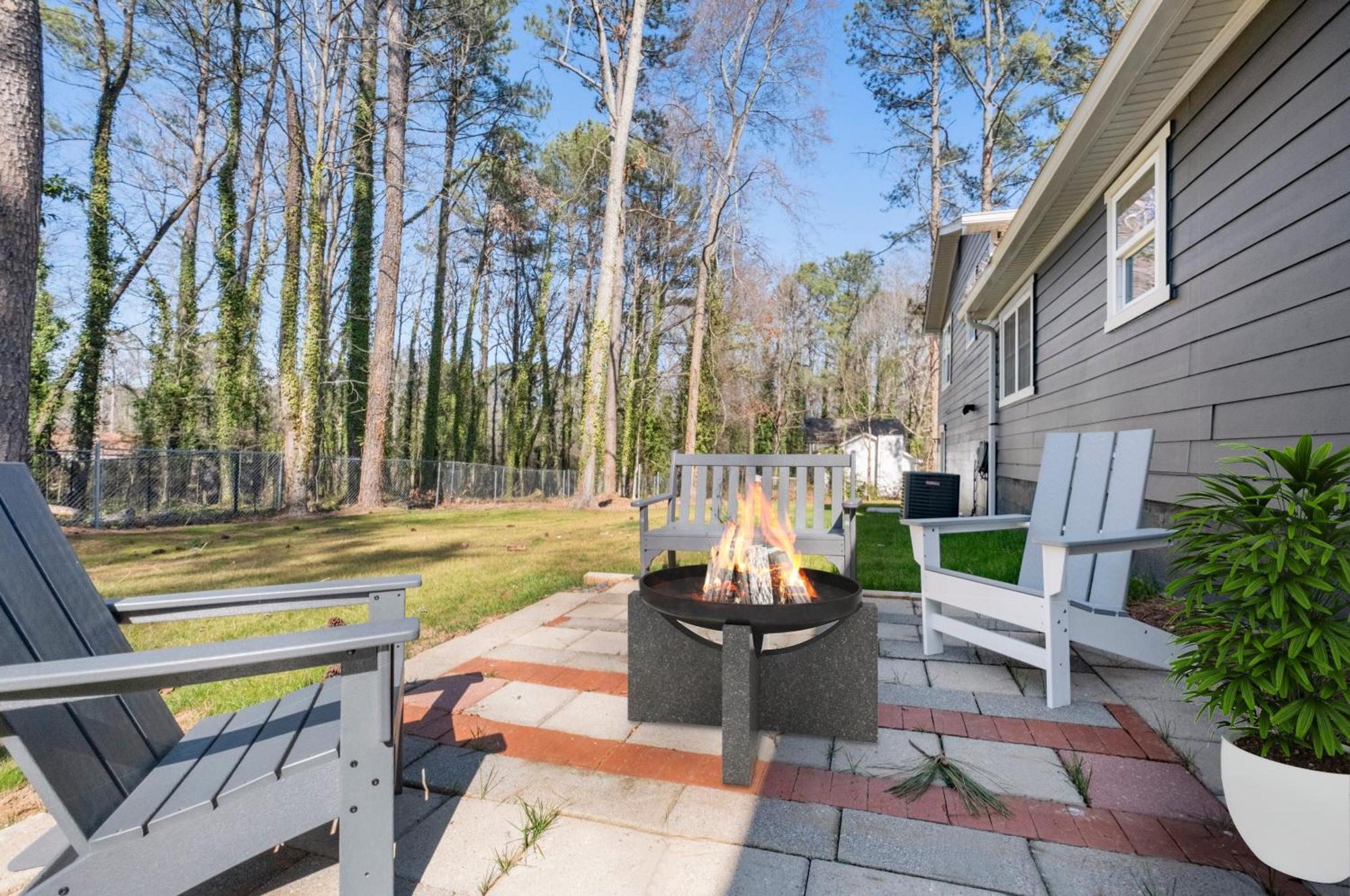 Outdoor Projector, Arcade, Fire Pit, 2 Car Garage, 2 Living Rooms Snellville Dış mekan fotoğraf